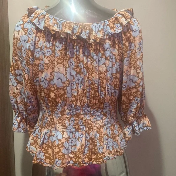 Free People -  Ruffled Sleeve & Neckline Blouse 100% Viscose zipper - Picture 5 of 16